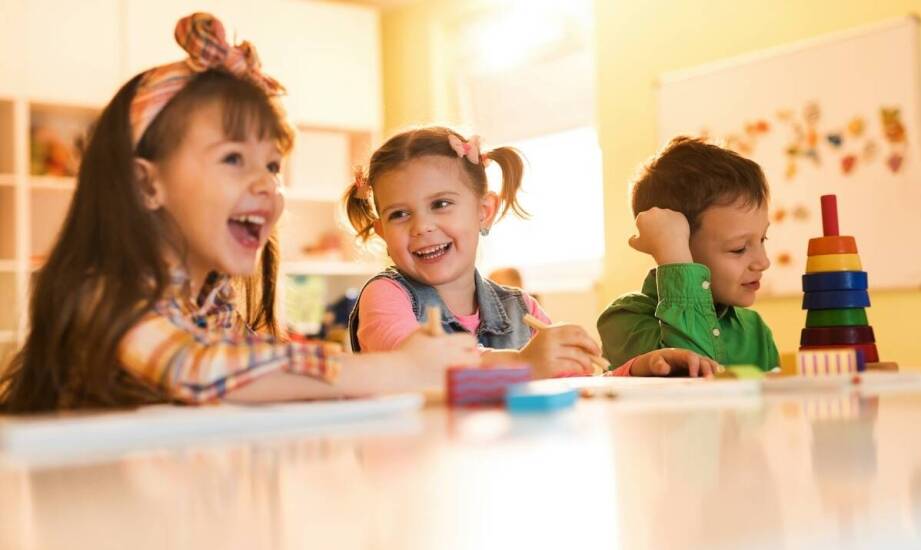 Przedszkole integracyjne: Jakie korzyści przynosi nauka języków obcych od najmłodszych lat?