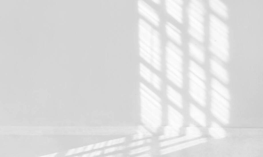 Rola światła w sesjach kobiecych w poznańskim studio