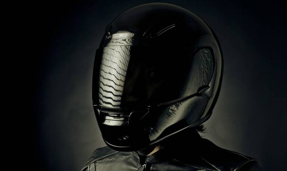 Kask motocyklowy czarny: jak pielęgnować, by służył przez lata?