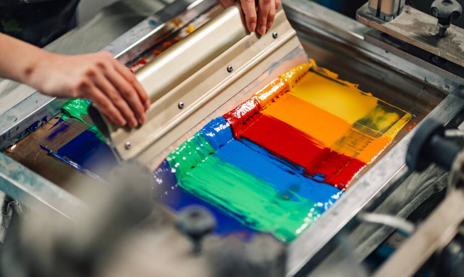 Jak gumy raklowe wpływają na precyzję i jakość druku sitowego?