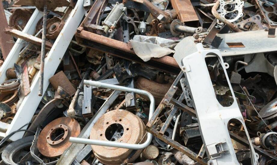 Jak klasyfikacja odpadów przemysłowych wpływa na ich bezpieczne przetwarzanie?