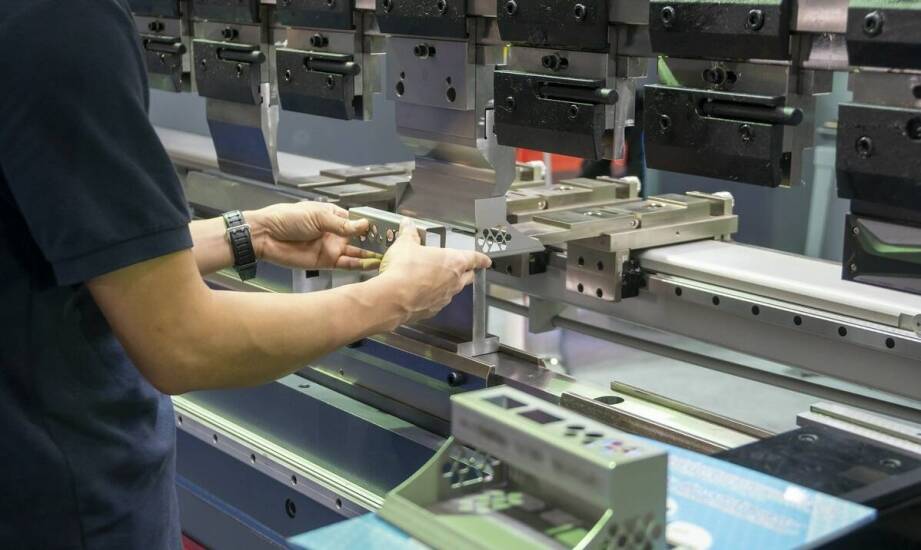 Jakie znaczenie ma gięcie detali w nowoczesnej obróbce metali?