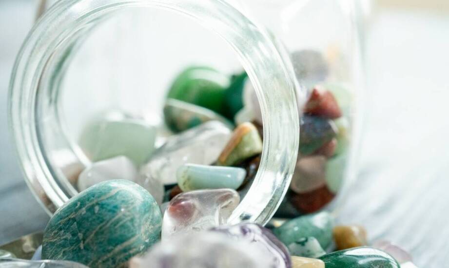 Jak zakrętki producent wpływają na jakość opakowań szklanych?