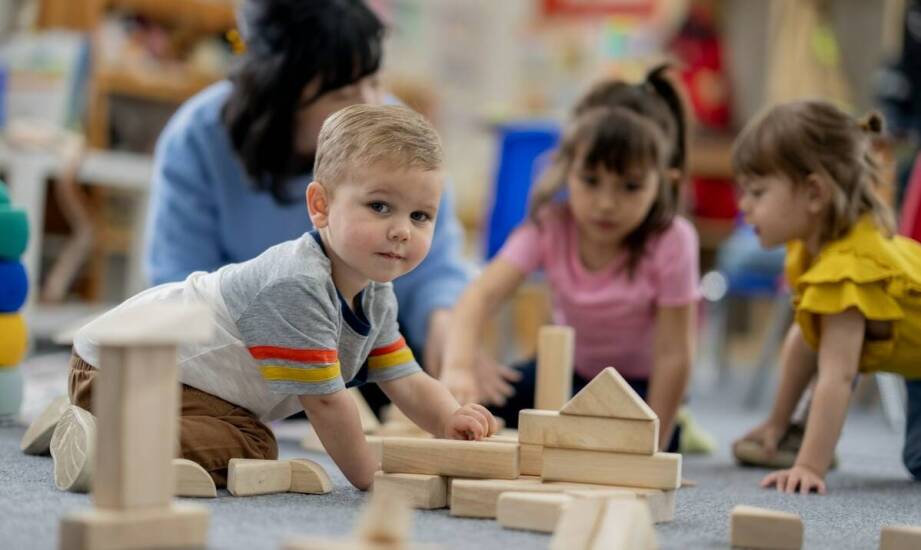 Jak różnorodność zajęć wspiera wszechstronny rozwój dziecka w przedszkolu?