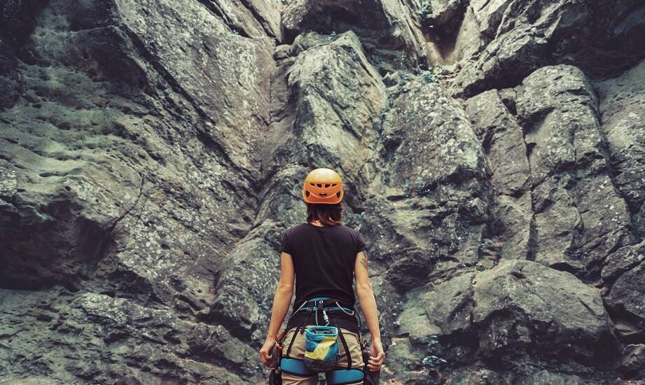 Szkoła wspinania: jak kursy przyczyniają się do zwiększenia bezpieczeństwa na wysokości?