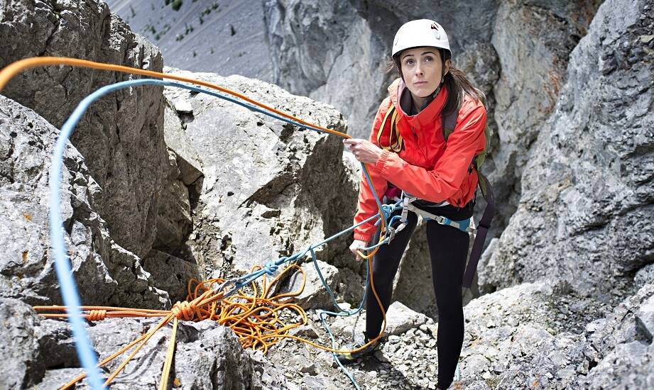 Praktyczne aspekty kursu alpinizmu: jakie wyzwania czekają uczestników?