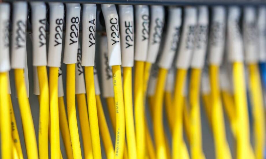 Jak taśmy rzepowe mogą zwiększyć efektywność organizacji okablowania?