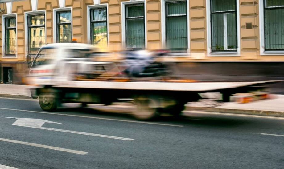 Dlaczego warto wybrać holowanie szczecin przy transporcie pojazdów z UE?