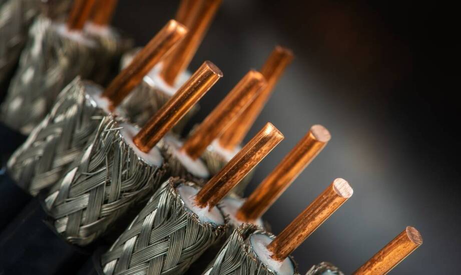 Wybór pończochy kablowej: na co zwrócić uwagę przy zakupie