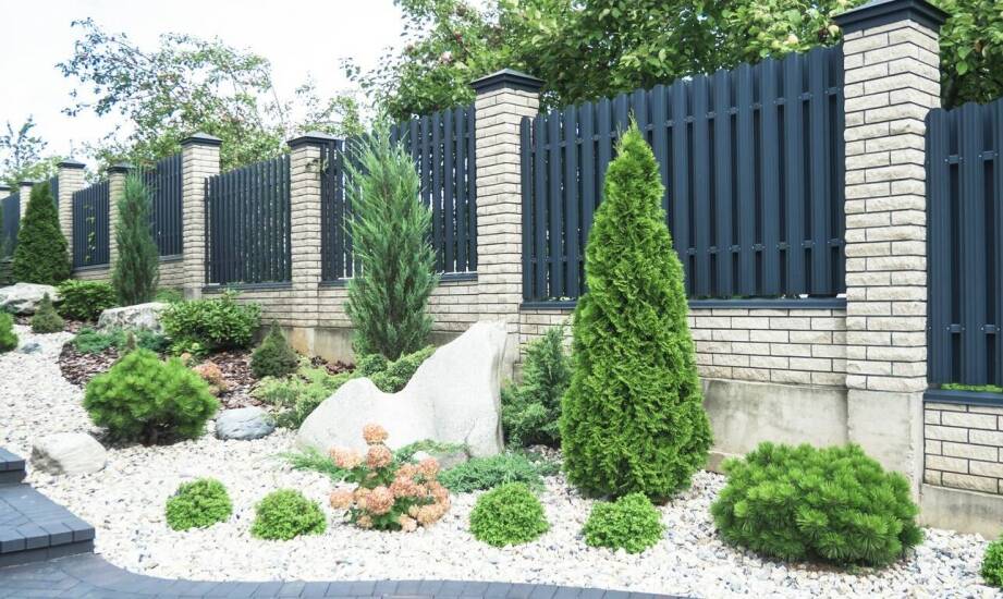 Welche Vorteile haben Metallzäune aus Polen in Form von vertikalen Paneelen?