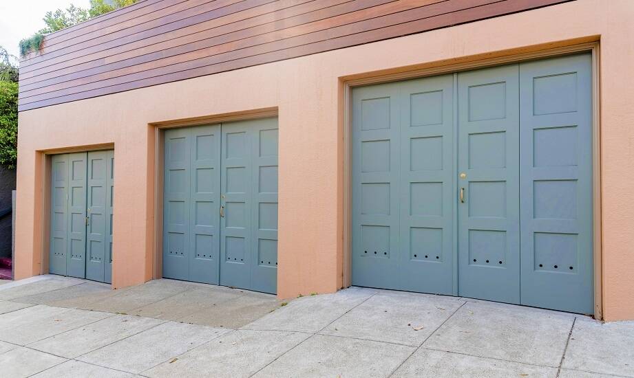 Zastosowanie bram garażowych w różnych typach budownictwa