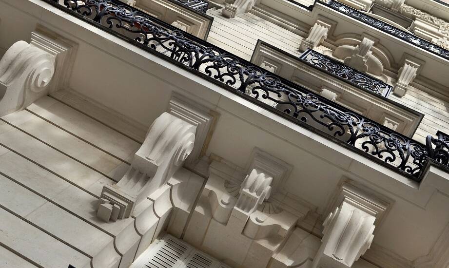 Zworniki jako element dekoracyjny a ich rola w nowoczesnej architekturze