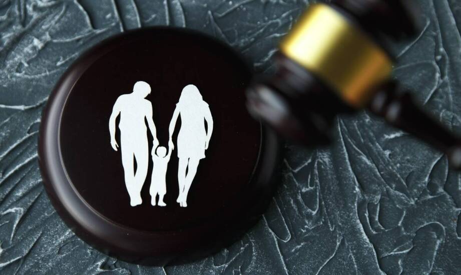 Jakie są kluczowe kwestie prawne przy ustalaniu miejsca pobytu dziecka?