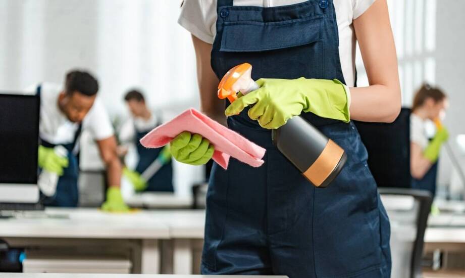 Jakie wyzwania napotykają firmy sprzątające podczas utrzymania czystości w restauracjach?