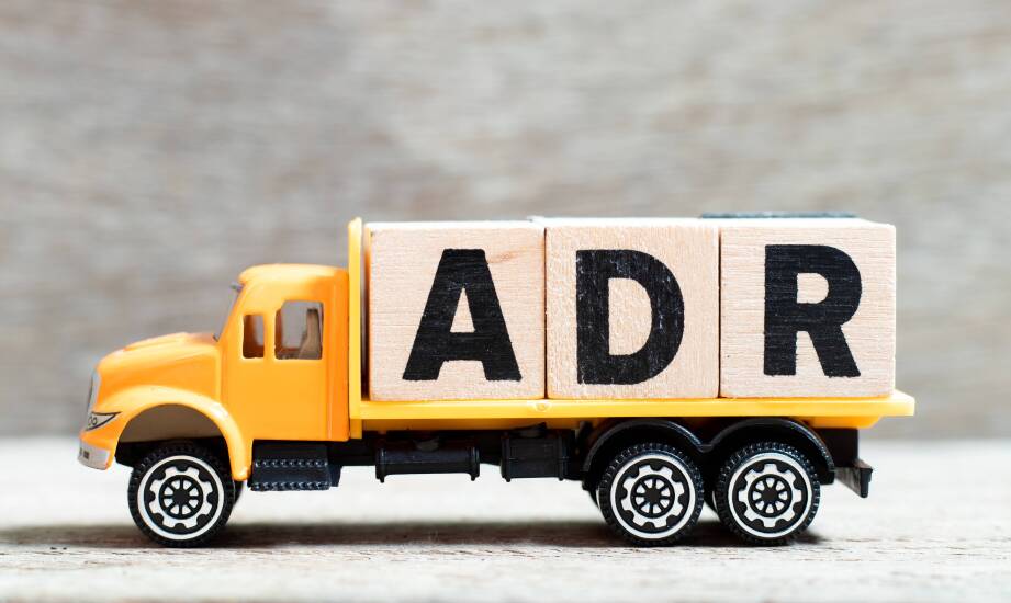 Bezpieczeństwo na drodze – znaczenie kursów ADR