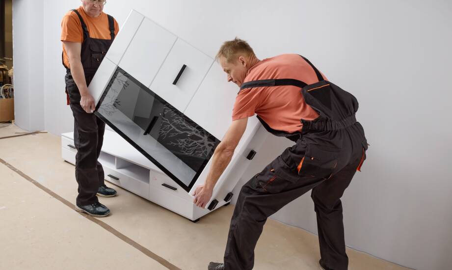 Jak sprawnie pozbyć się niechcianych rzeczy przed remontem lub sprzedażą lokalu?