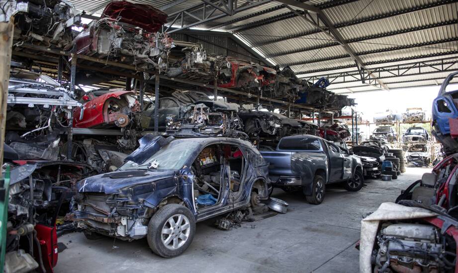 Jaką rolę odgrywa technologia w procesie demontażu pojazdów?