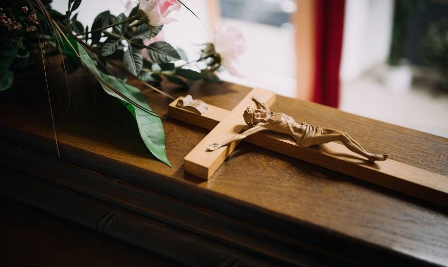 Najtańszy zakład pogrzebowy: jak zapewnia pełną obsługę klienta?