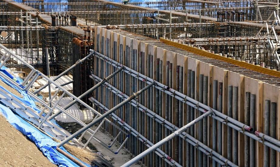 Jakie elementy systemowe oferuje wypożyczalnia szalunków dla dużych inwestycji?