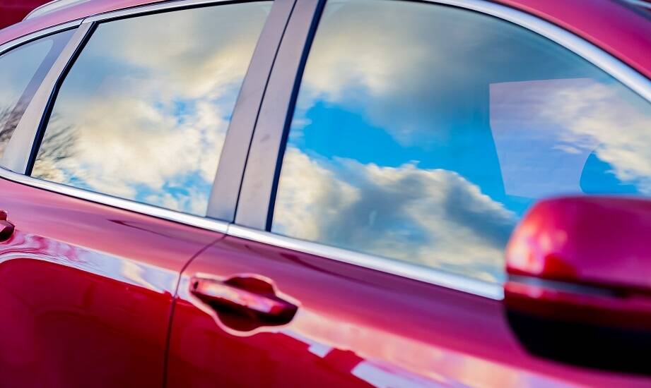 Jak szyby akustyczne redukują hałas w kabinie pojazdu?