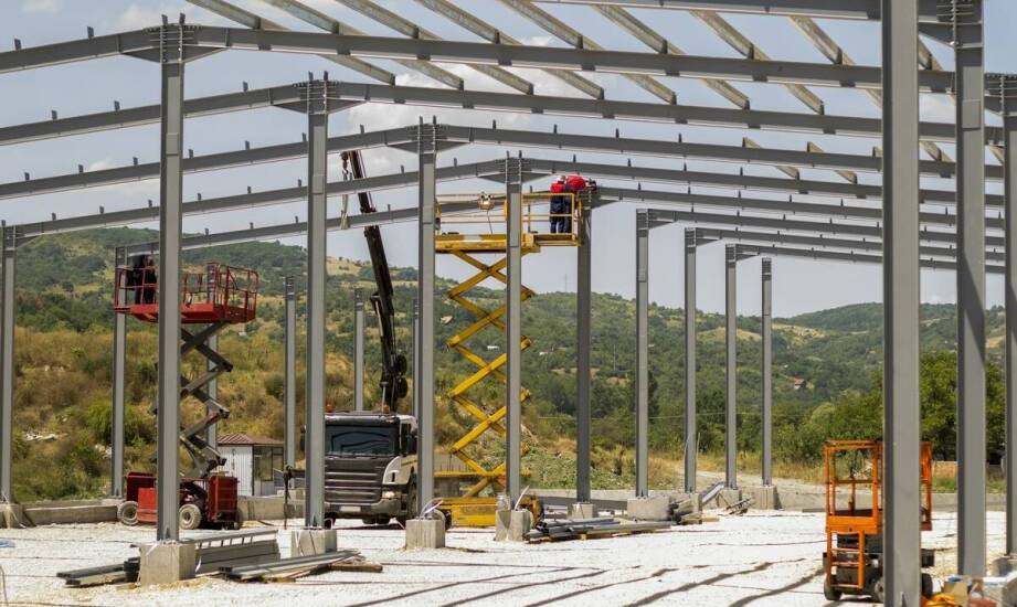 Bau von Stahlhallen und Umweltanforderungen