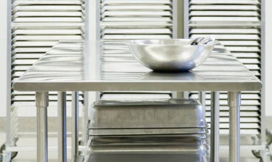 Jakie są najważniejsze aspekty utrzymania czystości w restauracjach przez profesjonalne firmy sprzątające?