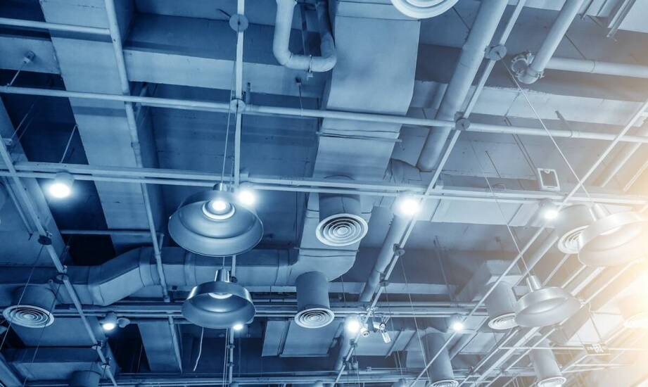 Jakie są kluczowe korzyści z zastosowania systemów wentylacji mechanicznej w przestrzeniach komercyjnych?