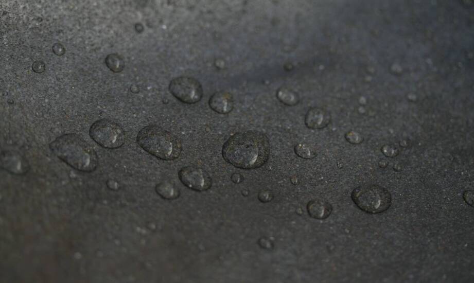 Odporność kamienia na wilgoć i zabrudzenia w łazience – co warto wiedzieć