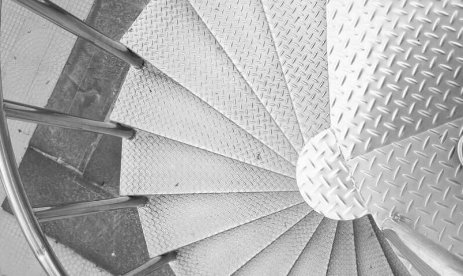 Metalowe stopnie schodowe: innowacyjne rozwiązania dla przemysłu