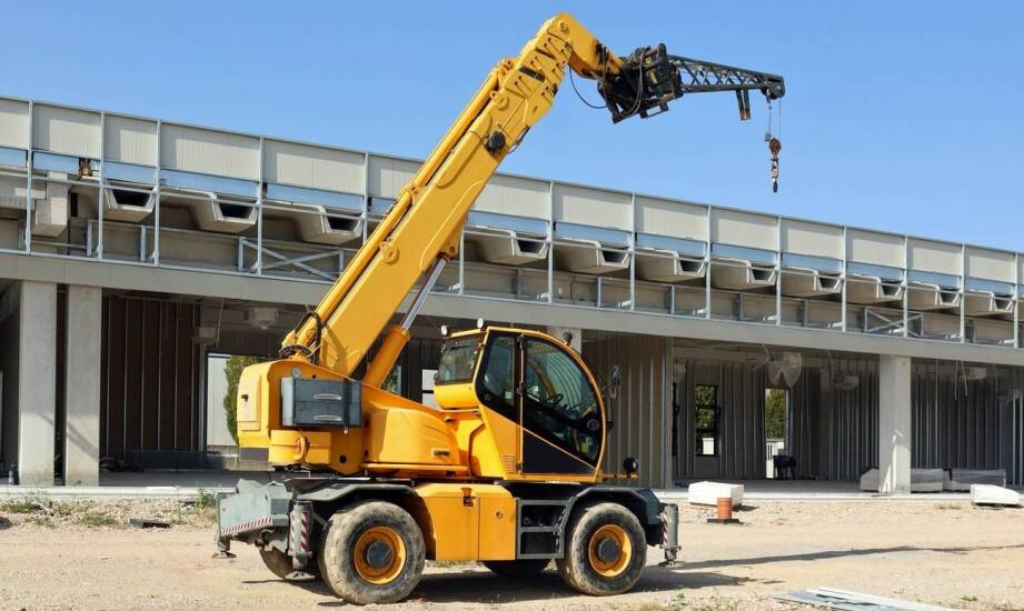 Wynajem ładowarki teleskopowej a zakup – jakie są różnice w kosztach?