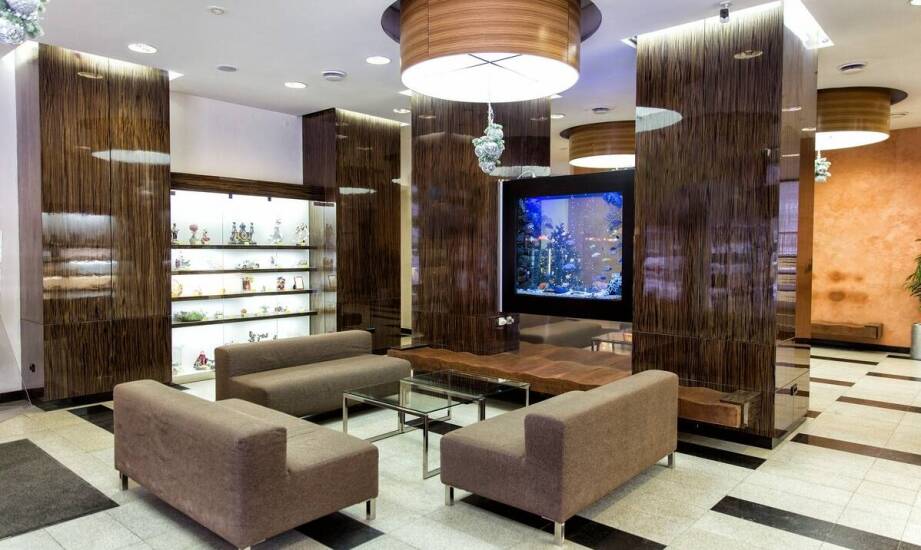 Współpraca z projektantami wnętrz przy tworzeniu akwarium – kluczowe korzyści