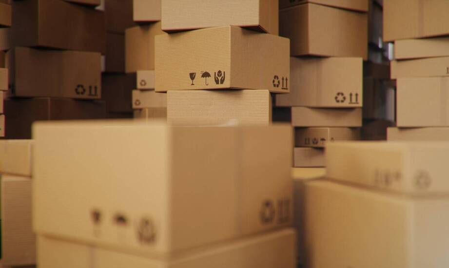 Opakowania fasonowe z nadrukiem w sektorze logistycznym – efektywność i ochrona produktów
