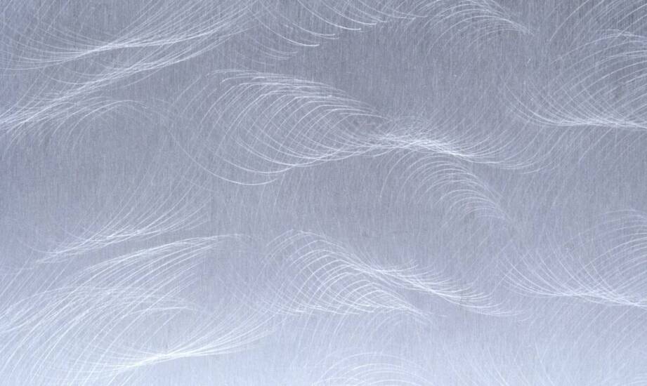 Personalizacja kieszeni z plexi – możliwości grawerowania laserowego