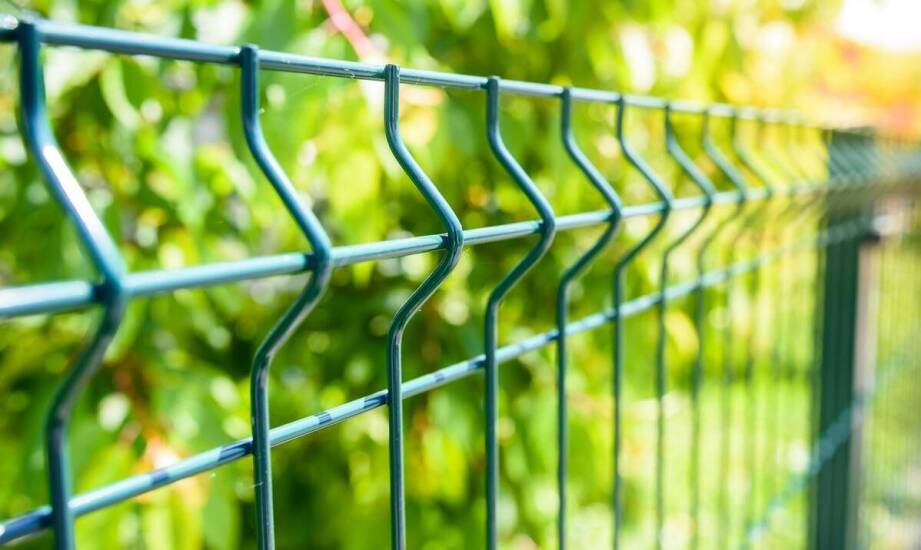 Ochrona przed czynnikami atmosferycznymi – trwałość ogrodzeń panelowych