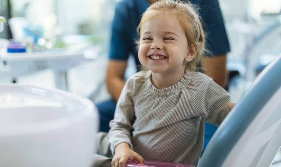 Jak stomatologia dziecięca różni się od leczenia dorosłych?