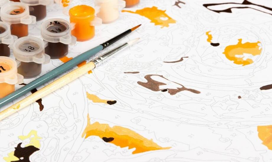 Farby akrylowe do malowania na tkaninach - jak uzyskać najlepszy efekt?