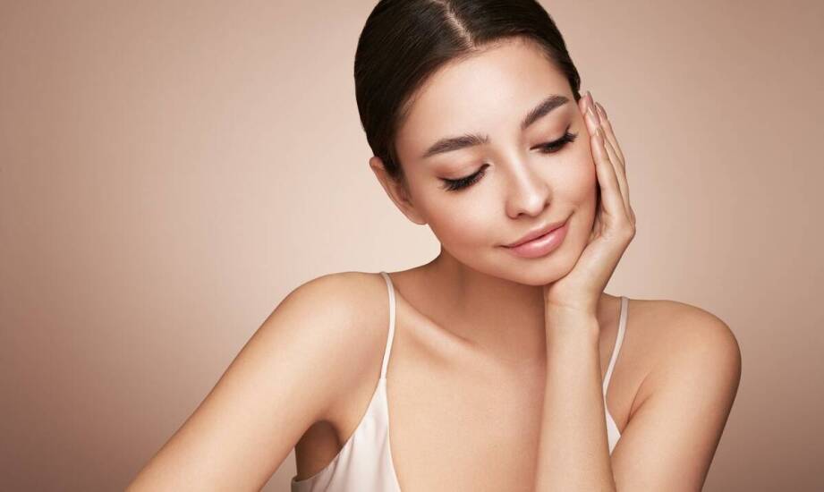 Jak pluryal stymulator wpływa na elastyczność skóry?