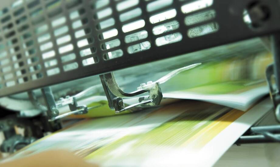 Druk na roli a druk na arkuszach – różnice i zastosowania w poligrafii