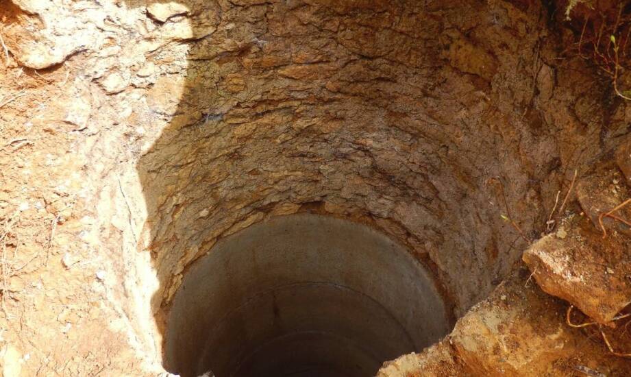 Jak warunki glebowe wpływają na konstrukcję studni kręgowej?