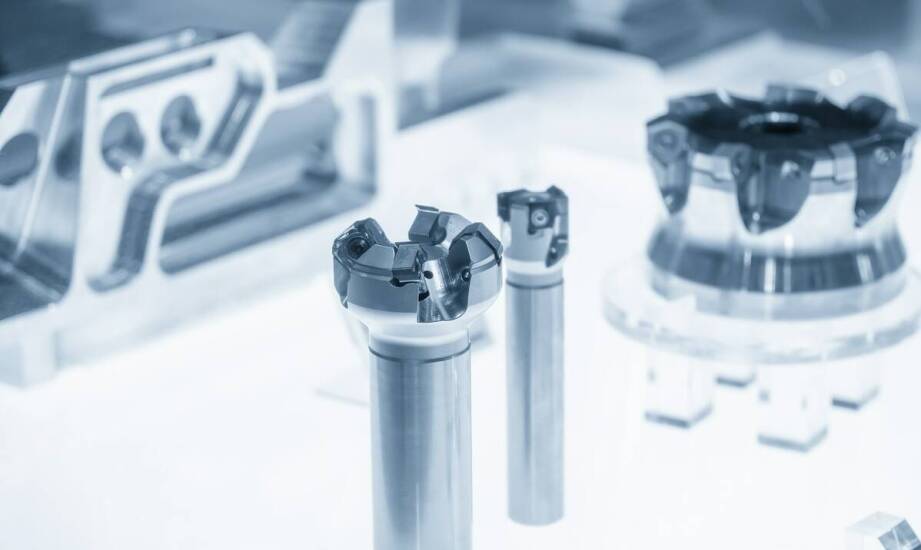 Jakie są korzyści z zastosowania frezów palcowych do metalu w różnych sektorach przemysłu?