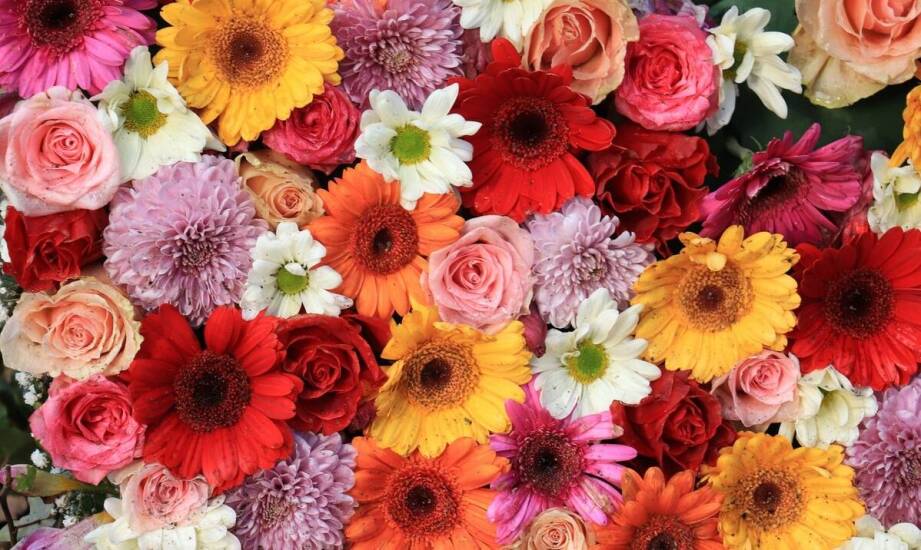 Przewodnik po tworzeniu sztucznych bukietów wyglądających jak żywe kwiaty