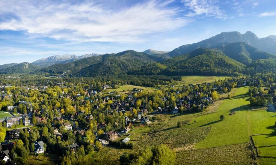 Dlaczego warto wybrać Pobiednik na miejsce swojego pierwszego skoku ze spadochronem?