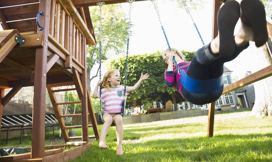 Jak huśtawki wpływają na rozwój równowagi u najmłodszych?