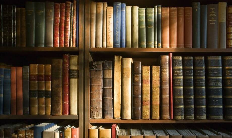 Sklep ze starymi książkami – jak zbudować prestiżową kolekcję?