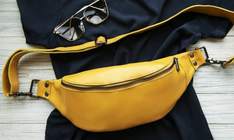 Jakie akcesoria najlepiej uzupełniają stylizację z krótkim kombinezonem damskim?