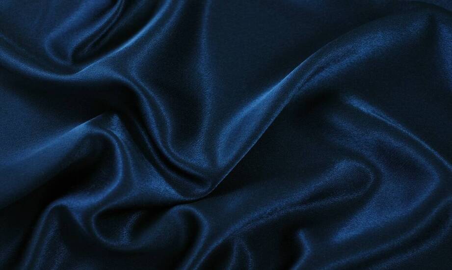 Jak podkreślić talię w kombinezonie damskim wieczorowym?