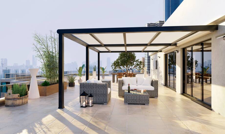 Przeszklenia w zadaszeniach tarasowych – jakie możliwości oferują?