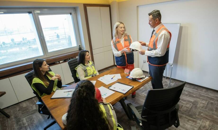 Znaczenie ciągłej aktualizacji wiedzy z zakresu BHP dla pracowników