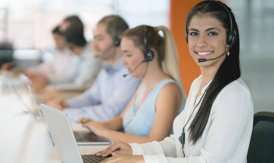 Jakie są kluczowe aspekty tłumaczeń symultanicznych na konferencjach?