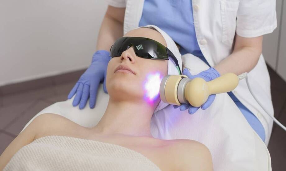 Rola laseroterapii w procesie fotoodmładzania: przegląd technologii